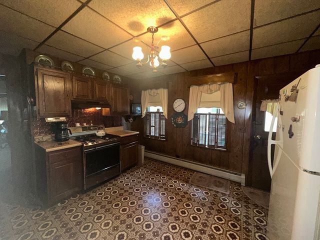 15 Crowley St, Lowell, MA 01852