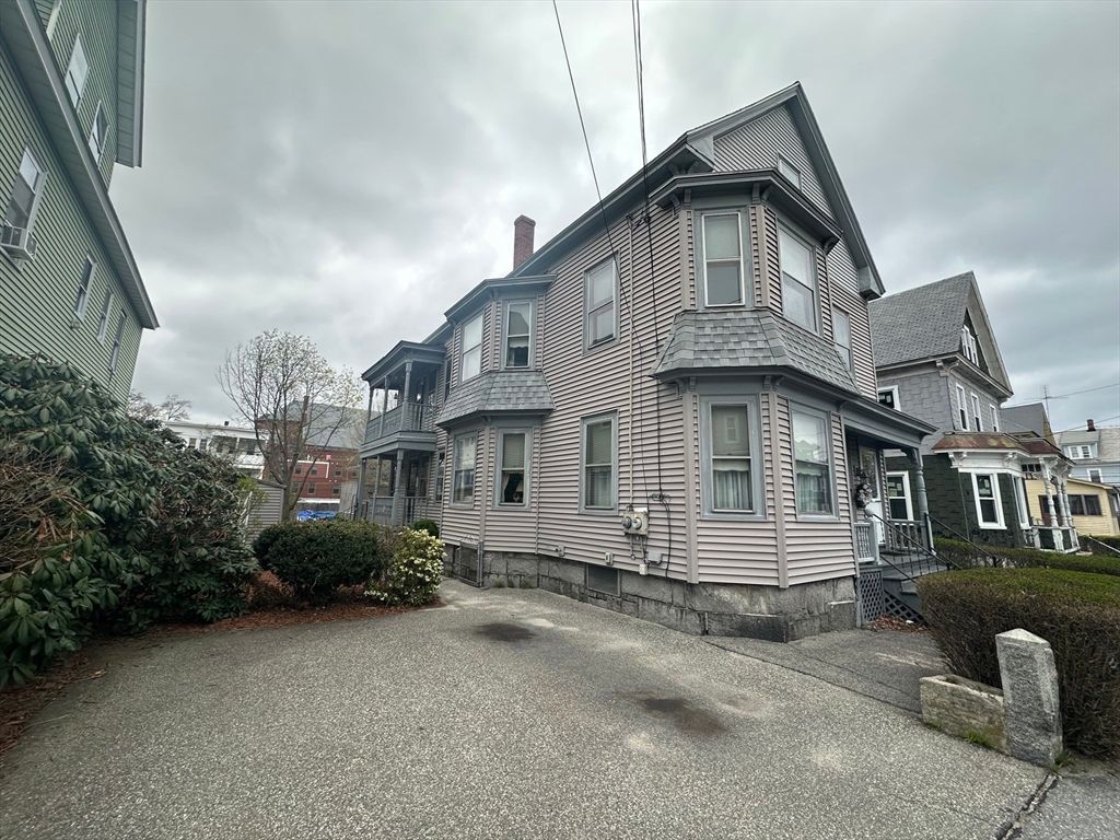 15 Crowley St, Lowell, MA 01852