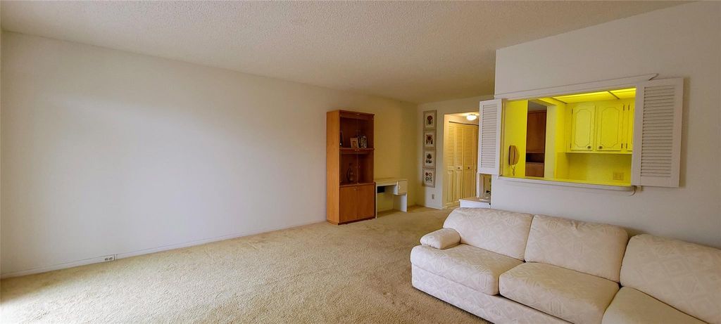 Image 8 of property listing at 160 Fanshaw D 160, Boca Raton, FL 33434