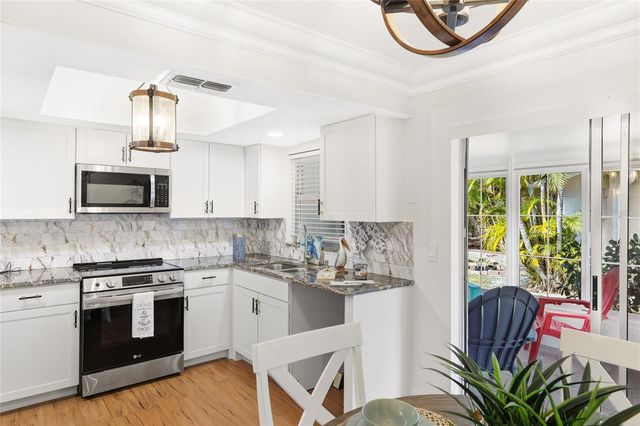 659 N JEFFERSON AVENUE 659, Sarasota, FL 34237