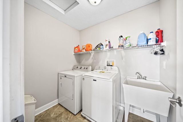 975 Adara Drive, Columbus, OH 43240