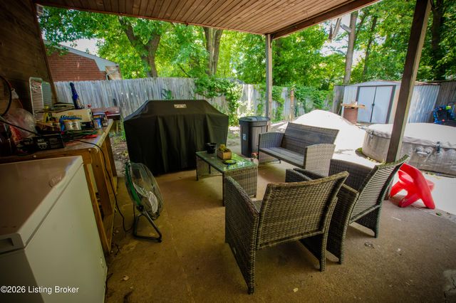 5611 Ailanthus Trail, Louisville, KY 40219