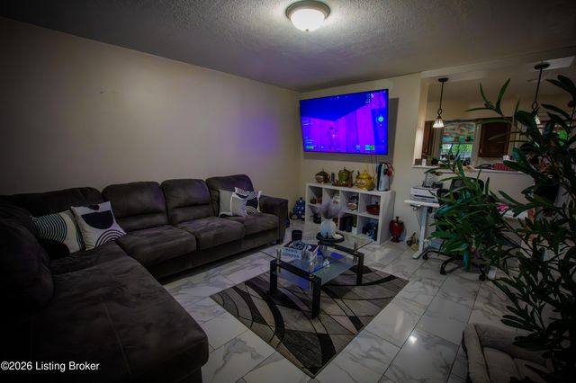 5611 Ailanthus Trail, Louisville, KY 40219