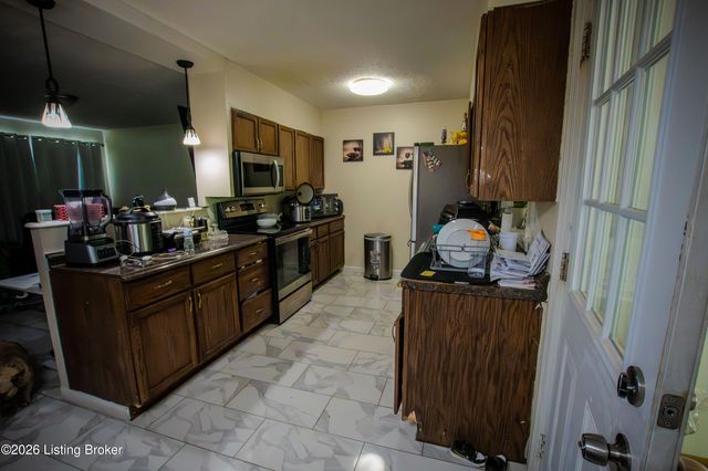 5611 Ailanthus Trail, Louisville, KY 40219
