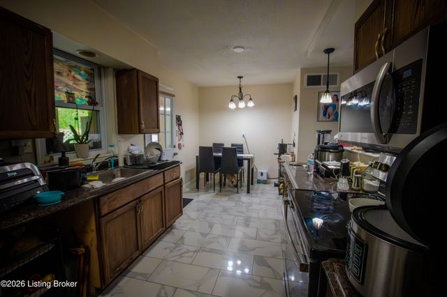 5611 Ailanthus Trail, Louisville, KY 40219