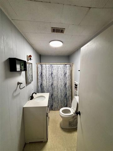 140 Gill Rd, Moss Bluff, LA 70611