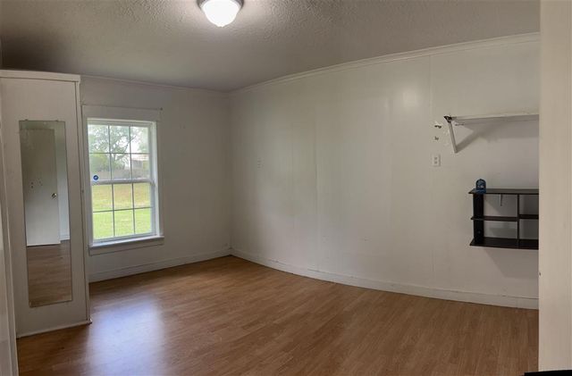 140 Gill Rd, Moss Bluff, LA 70611