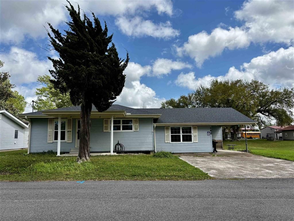 140 Gill Rd, Moss Bluff, LA 70611