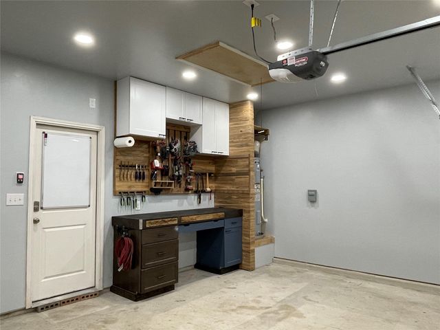 532 Peony CT, Jarrell, TX 76537