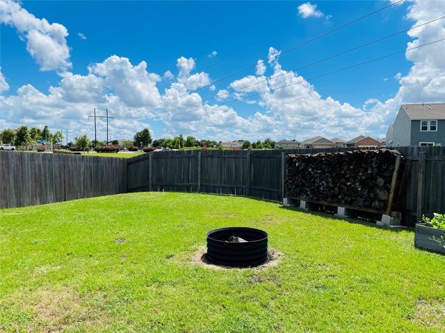 532 Peony CT, Jarrell, TX 76537