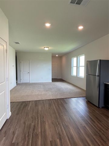 532 Peony CT, Jarrell, TX 76537