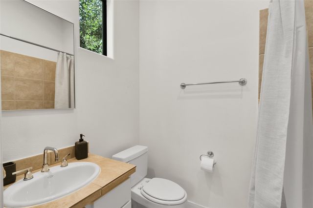 5213 Lillian Street, Houston, TX 77007