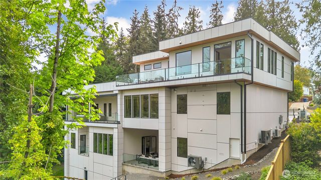 3806 95th Avenue NE, Yarrow Point, WA 98004