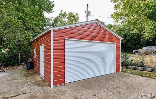 3714 Nelson Drive, St Louis, MO 63121