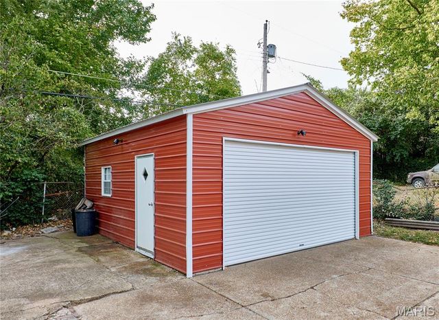 3714 Nelson Drive, St Louis, MO 63121