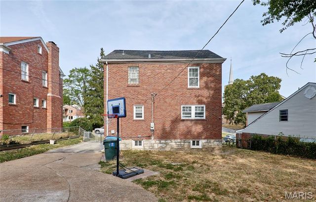 3714 Nelson Drive, St Louis, MO 63121