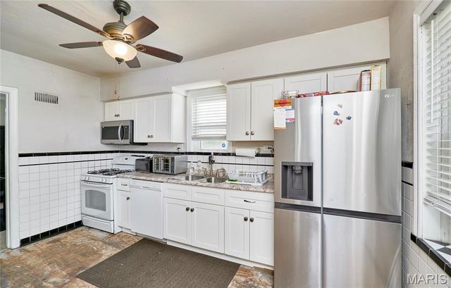 3714 Nelson Drive, St Louis, MO 63121