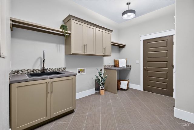 4221 W Greenspire Dr, Meridian, ID 83646