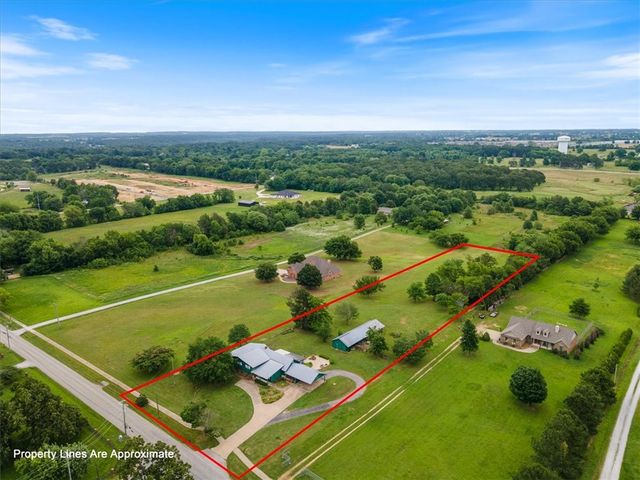 2603 Dawn Hill Road, Siloam Springs, AR 72761