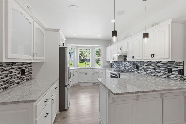 965 NW Valley View Drive, Grants Pass, OR 97526