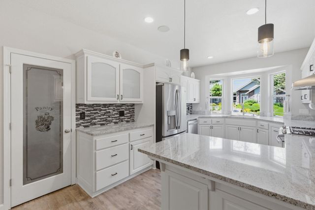 965 NW Valley View Drive, Grants Pass, OR 97526