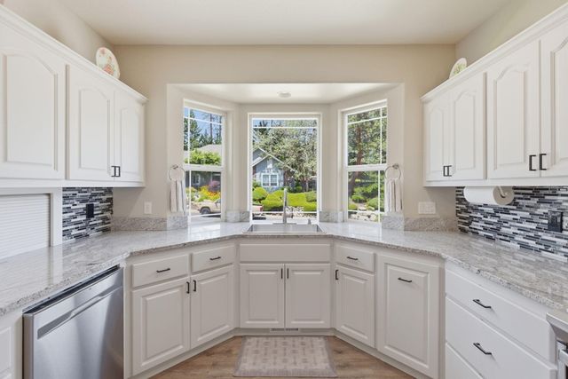 965 NW Valley View Drive, Grants Pass, OR 97526