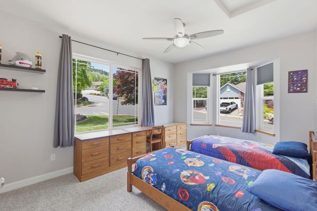 965 NW Valley View Drive, Grants Pass, OR 97526