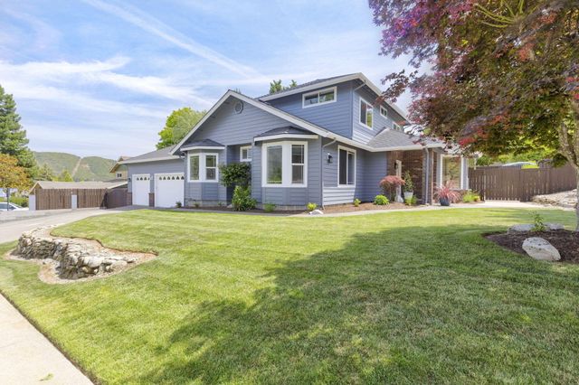 965 NW Valley View Drive, Grants Pass, OR 97526