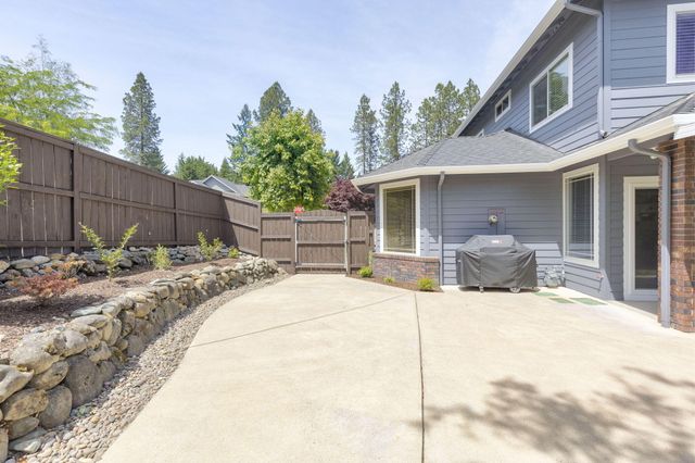 965 NW Valley View Drive, Grants Pass, OR 97526