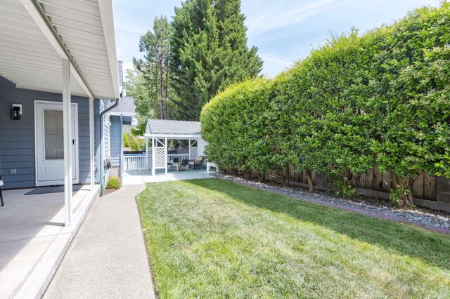 965 NW Valley View Drive, Grants Pass, OR 97526