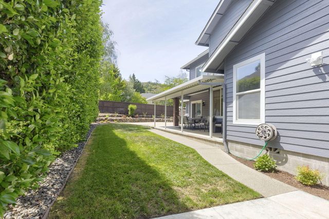 965 NW Valley View Drive, Grants Pass, OR 97526