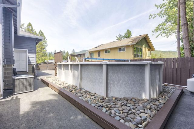 965 NW Valley View Drive, Grants Pass, OR 97526