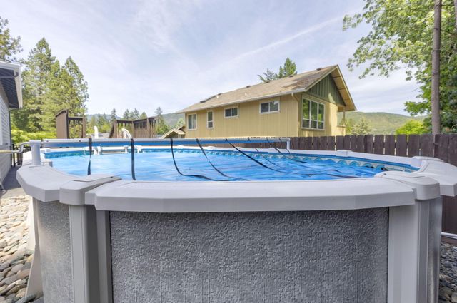 965 NW Valley View Drive, Grants Pass, OR 97526