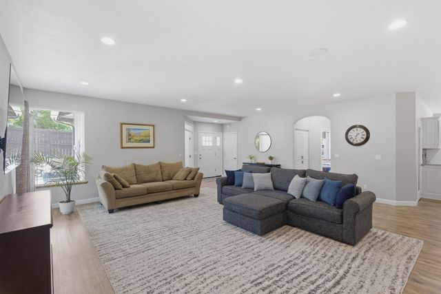 965 NW Valley View Drive, Grants Pass, OR 97526