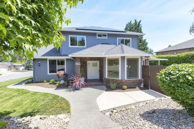 965 NW Valley View Drive, Grants Pass, OR 97526