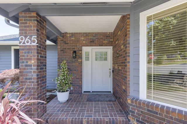 965 NW Valley View Drive, Grants Pass, OR 97526