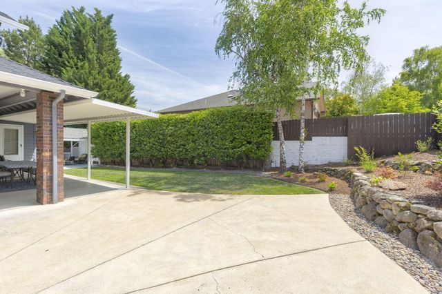 965 NW Valley View Drive, Grants Pass, OR 97526