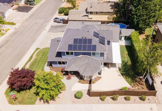 965 NW Valley View Drive, Grants Pass, OR 97526