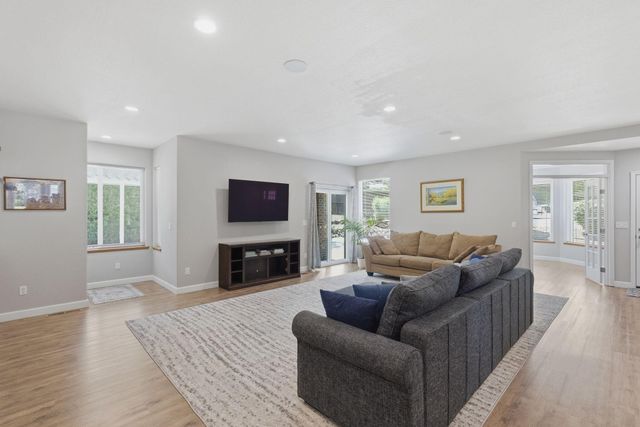 965 NW Valley View Drive, Grants Pass, OR 97526