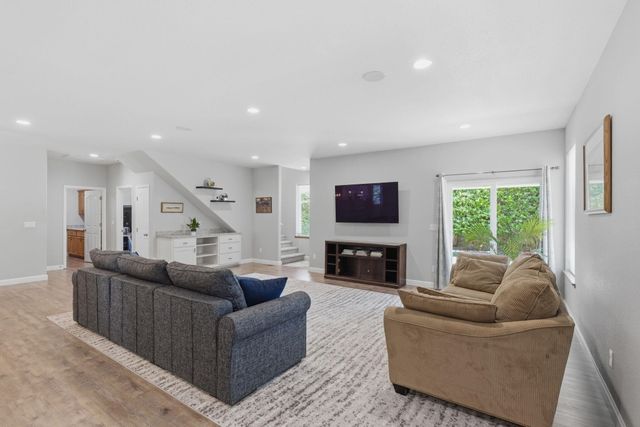 965 NW Valley View Drive, Grants Pass, OR 97526