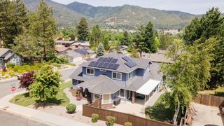 965 NW Valley View Drive, Grants Pass, OR 97526