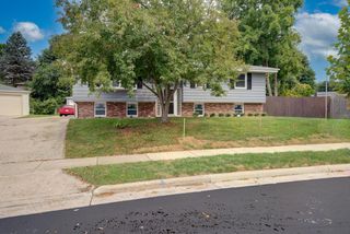 1954 Cascade DRIVE, Waukesha, WI 53188