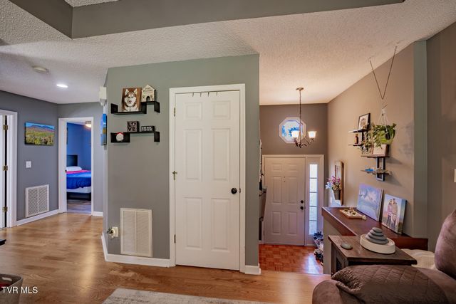 606 Steeplechase Drive, Johnson City, TN 37601
