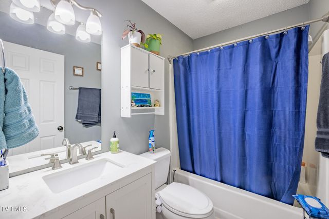 606 Steeplechase Drive, Johnson City, TN 37601