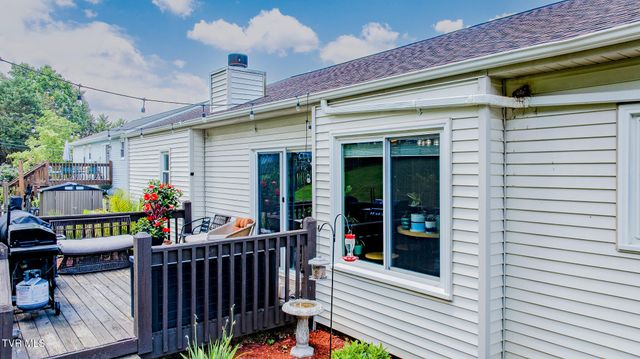 606 Steeplechase Drive, Johnson City, TN 37601