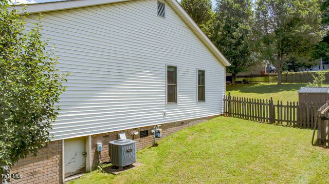606 Steeplechase Drive, Johnson City, TN 37601