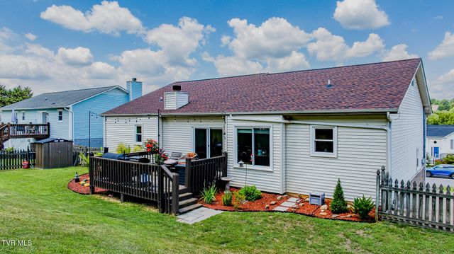 606 Steeplechase Drive, Johnson City, TN 37601