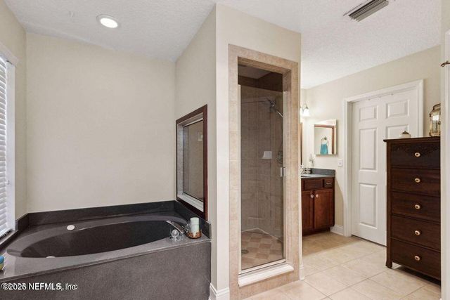 3815 LA VISTA Circle, Jacksonville, FL 32217