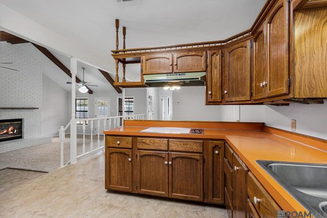 607 Court St, Port Allen, LA 70767