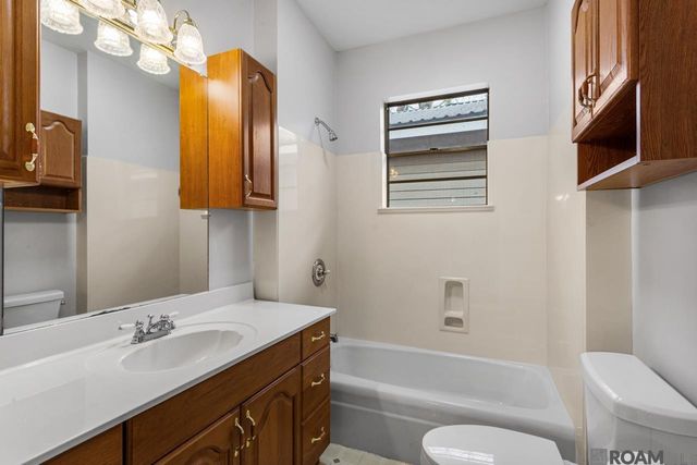 607 Court St, Port Allen, LA 70767